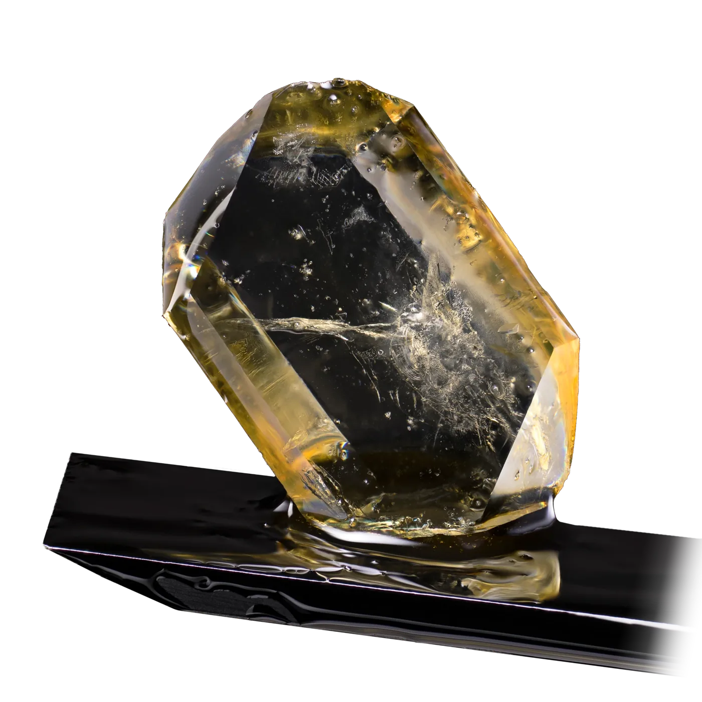 A faceted Oleum extract on a dab tool